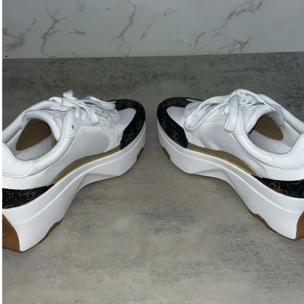 Guess Calebb Logo Print Sneaker - Picture 10 of 11